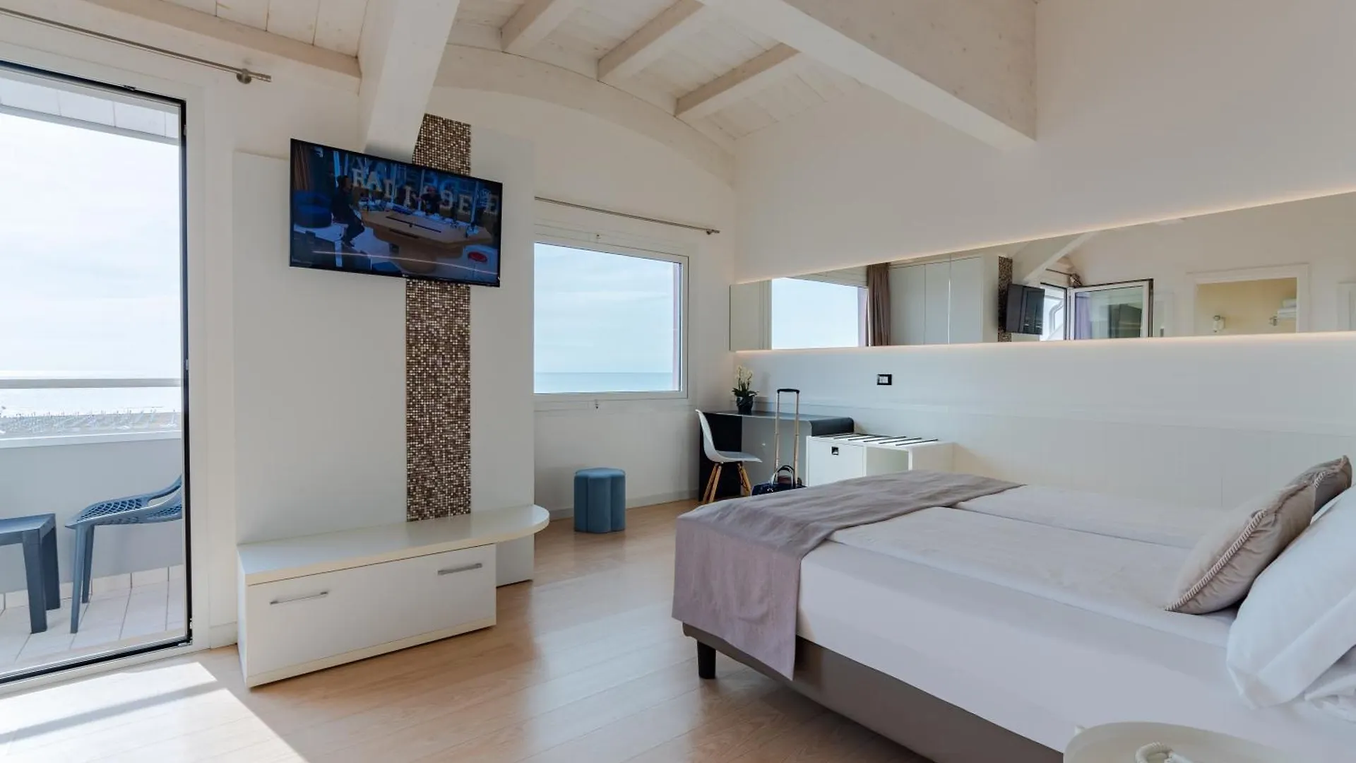 Hotel Lux Καόρλε 3*,