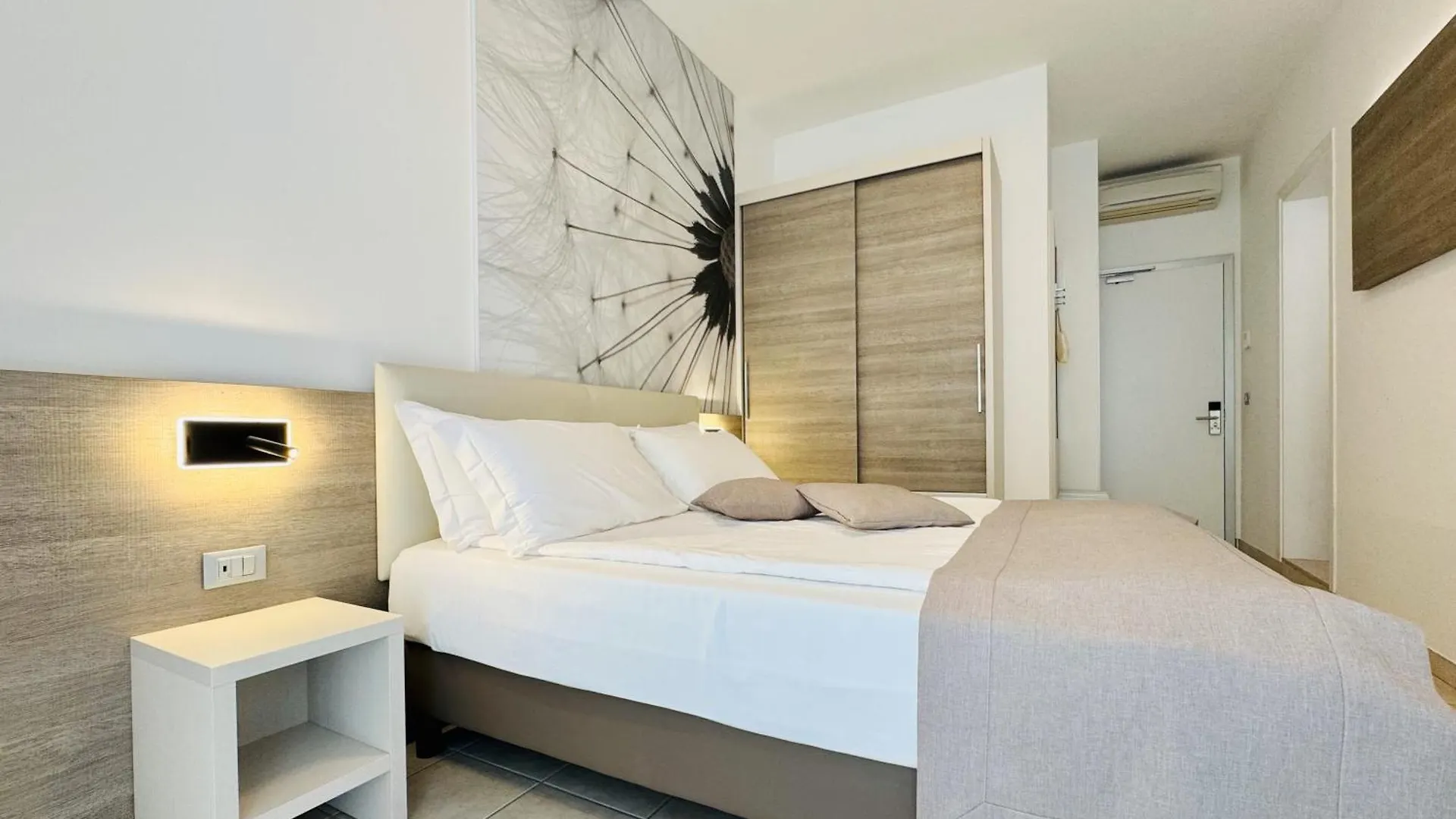 Hotel Lux Καόρλε