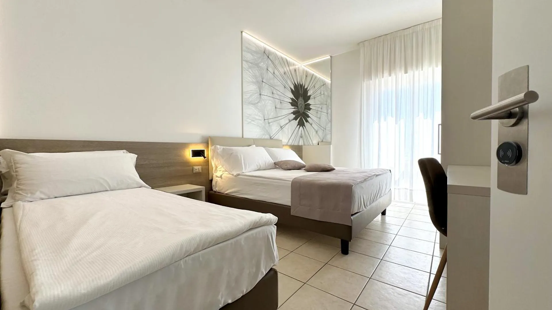 Hotel Lux Καόρλε 3*,