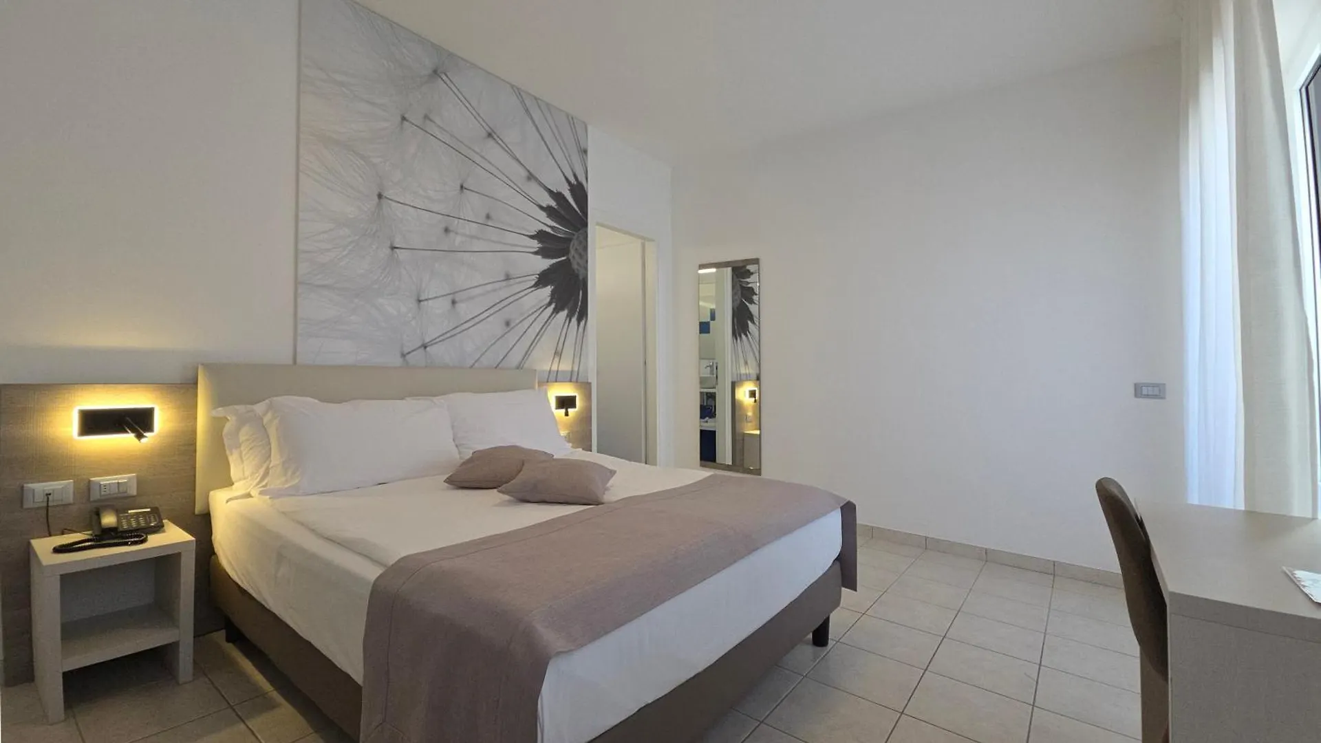 ***  Hotel Lux Каорле Италия