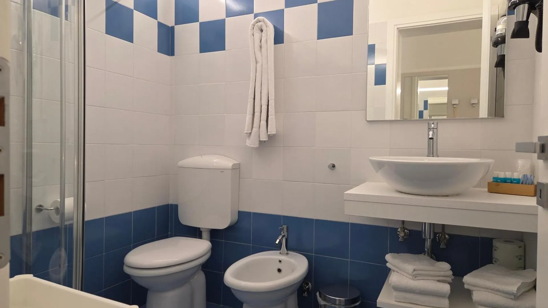 Hotel Lux Каорле