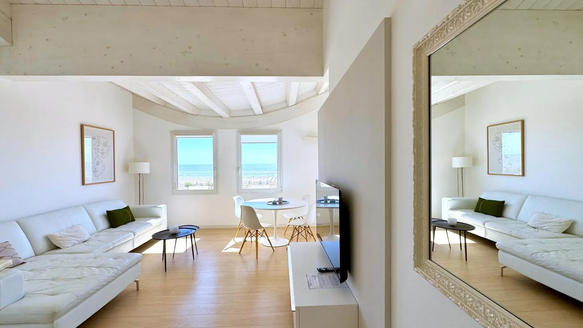 Hotel Lux Καόρλε 3*,