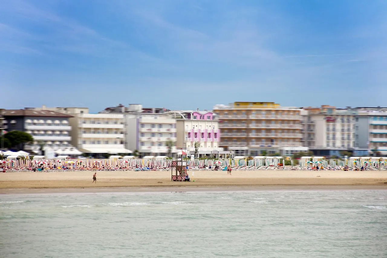 Hotel Lux Каорле